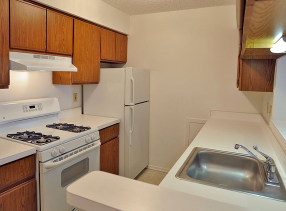 Hillside Apartments - Wixom, MI