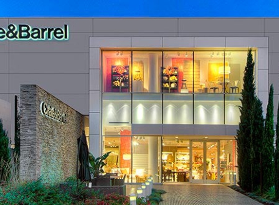 Crate & Barrel - Corte Madera, CA