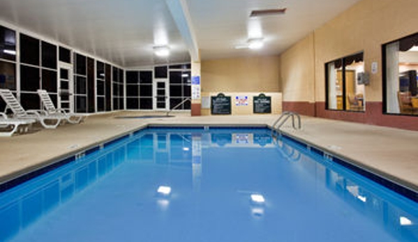 Holiday Inn Express & Suites Hiawassee - Hiawassee, GA