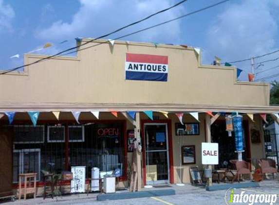 Blue Moon Antiques - Houston, TX