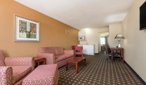 Super 8 by Wyndham Indianapolis/NE/Castleton Area - Indianapolis, IN