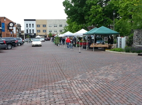 Woodstock Farmers' Market NFP - Woodstock, IL