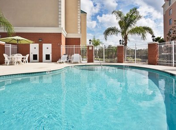 Country Inns & Suites - Tampa, FL