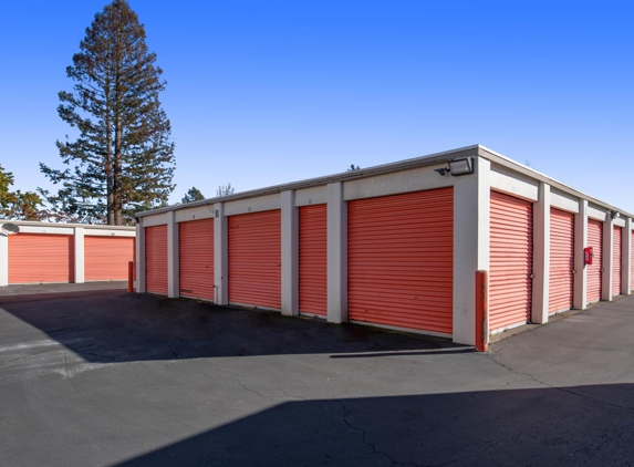 Public Storage - Petaluma, CA