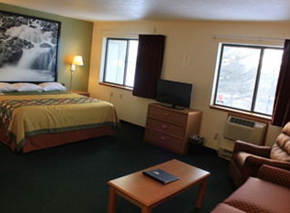 Super 8 by Wyndham Antigo - Antigo, WI