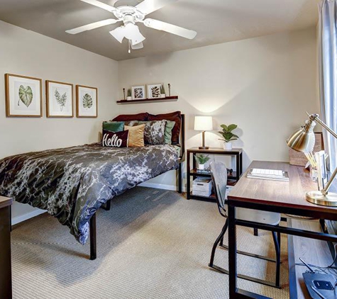 Villas on Sycamore - Huntsville, TX