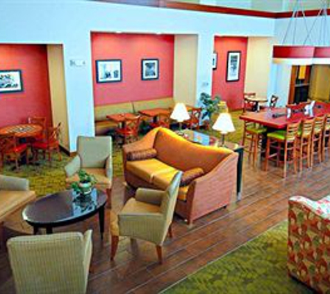 Hampton Inn & Suites Tilton - Tilton, NH