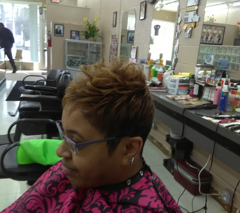 It's All About U Beauty & Barber Salon - Oak Park, MI