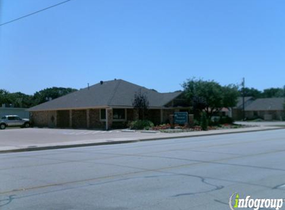 Brown Trail Animal Hospital - Bedford, TX