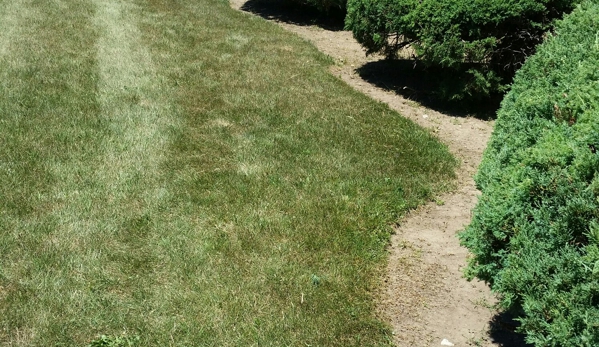 Thomas Lawn & Landscape - Racine, WI. edging then mulch