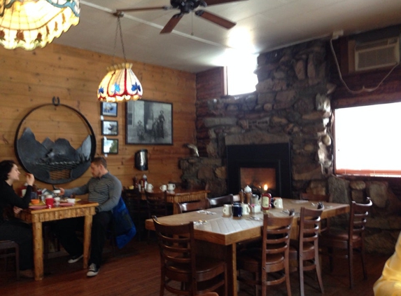 Nora's Fish Creek Inn - Wilson, WY