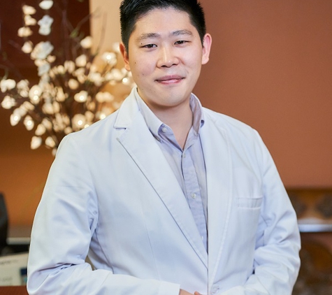 Hu Smiles in Renton - Renton, WA. Renton implant dentist Dr Yuchen Hu DMD at Hu Smiles in Renton