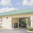 Super 8 by Wyndham Columbia - Motels