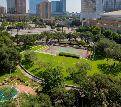 Camden Downtown Apartments - Houston, TX