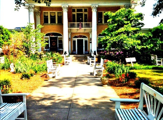 Blue Willow Inn Restaurant - Social Circle, GA