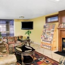 Days Inn & Suites by Wyndham Downtown Gatlinburg Parkway - Motels