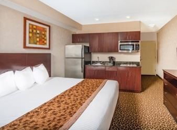 Hawthorn Suites by Wyndham El Paso Airport - El Paso, TX