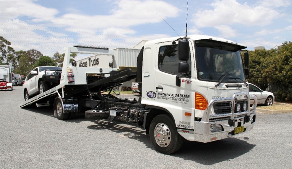 Wagga Trucks - East Wagga Wagga, NSW. Batkin and Damme Smash Repairs with HINO FE Tilt Tray
