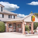 Super 8 By Wyndham Monroe Wi - Motels