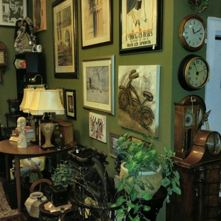 15 Broad Street Vintage - Akron, OH. Clocks, Lamps and Art.