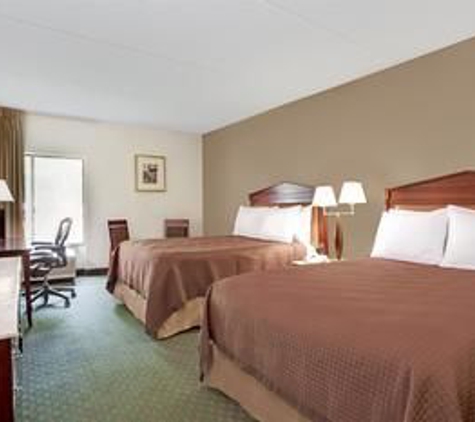 Days Inn by Wyndham Newport News City Center Oyster Point - Newport News, VA