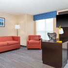 Hampton Inn & Suites Madison / Downtown